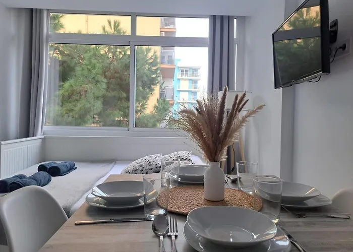 Tipo Estudio Con Piscina En